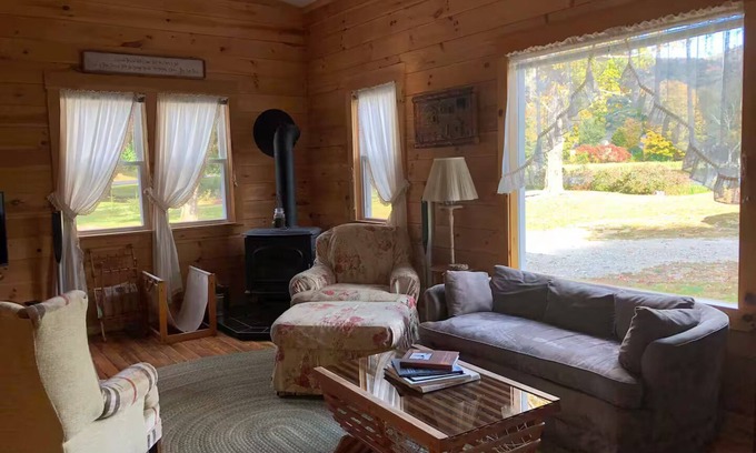 East Dorset Cabaña | Guest House on Deming Pond in East DorsetnFabulous pond and mountain views