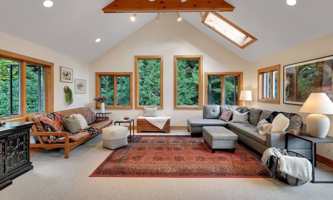 Becket Casa | Guest House Sanctuary by Evergreen Home