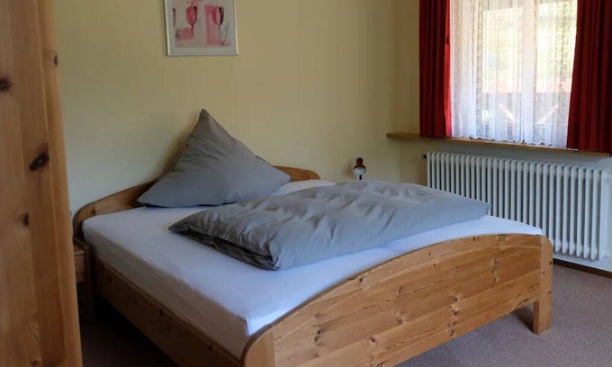 Gutach Apartamento | Guest room spruce with toilet and shower