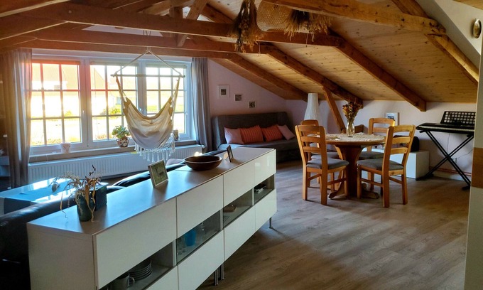 Behrendorf Casa | Casa de huéspedes "altes Landhaus" con jardín comunitario y Wi-Fi