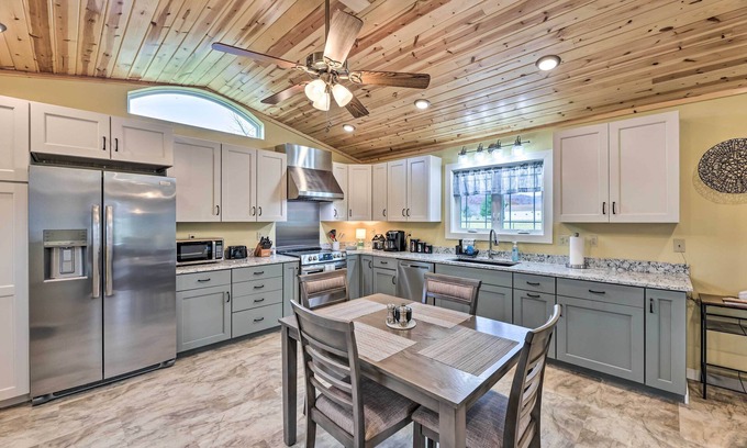 Marlinton Casa | Guesthouse on Lonesome Hollow: Hot Tub & Mtn Views