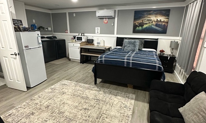 Spring Casa | Guesthouse studio suite w washer & dryer in Spring Tx Fully equipped.