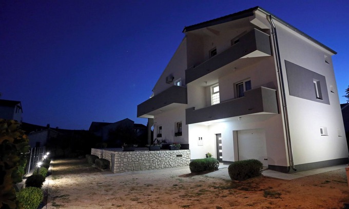 Gradina Casa | Guesthouse Villa DomeNico