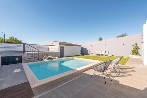 Carvoeira Casa | GuestReady - Villa Belas