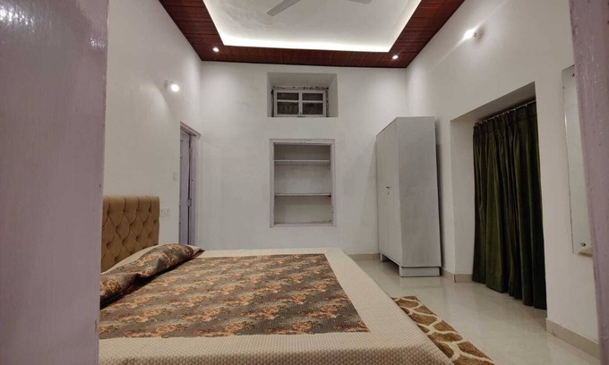 The Mall Road Villa | Gufa Cottage