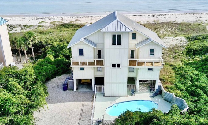 Plantation Casa | Gulf-Front,Pool, Hot Tub, 5 Kings, Elevator