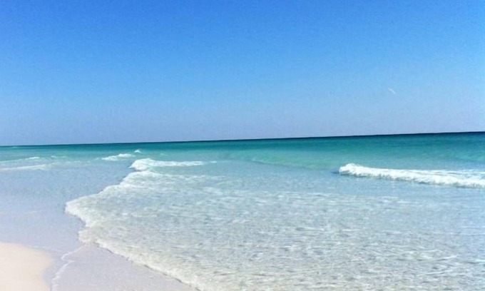 Crystal Shores Condominio | Gulf Views * Steps to the Beach * Private Patio