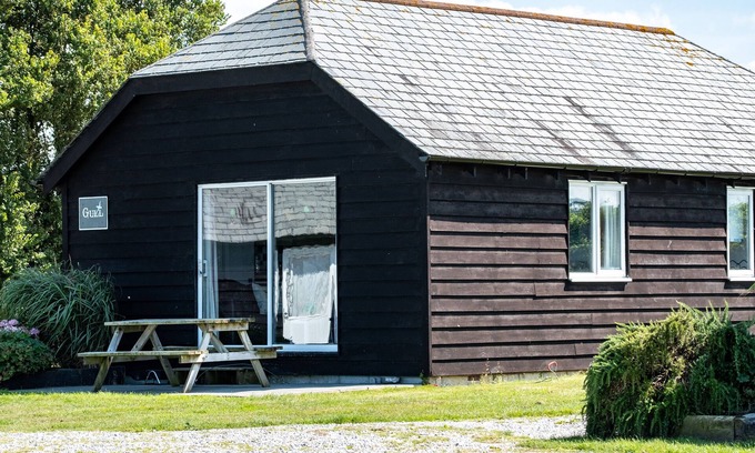 Port Isaac Cabaña | GULL LODGE, pet friendly, with a garden in Port Isaac
