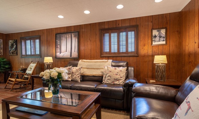 Boyne Falls Casa | Gus`s Stump, un retiro escénico por toda la diversión de invierno y verano de Michigan.