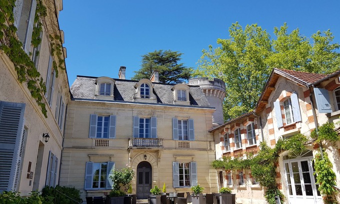 Annesse-et-Beaulieu Hotel | Hôtel Restaurant - Chateau de Lalande