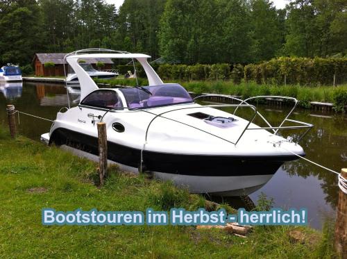 Gross Koeris Apartamento | Hüttendorf für Euch alleine - geführter Yachtausflug nach Prieros inclusive! Nur 3 Minuten zum Badesee Fahrräder kostenlos vorhanden