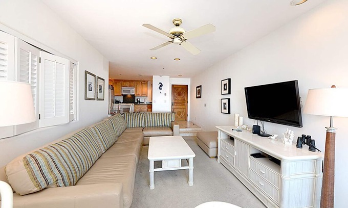 Avalon Condominio | Hermosa villa contempor��nea, vista completa al mar, carrito de golf. 1 paso