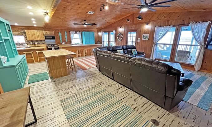 Grand Isle Casa | H2O Psycho - Beachfront - Island Realty