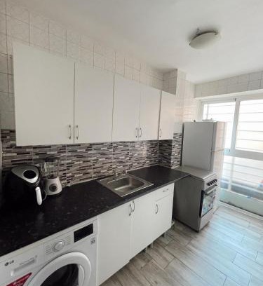 Quintana Apartamento | Habitación amplia en madrid