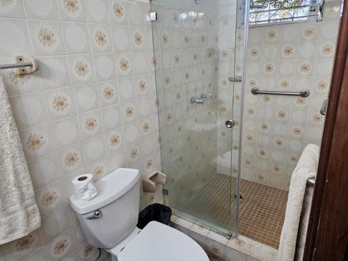 San Pedro Sula Casa | Habitación con Baño privado
