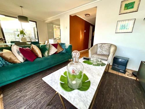 Apoquindo Casa | Habitación en casa compartida-Sector Los Dominicos, Estacionamiento gratis