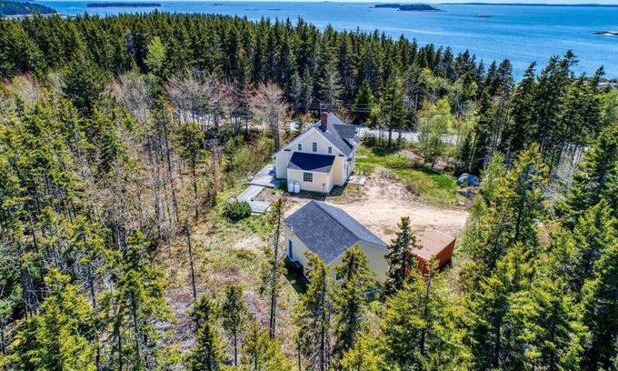 Stonington Casa | Hackmatack Haven - Clean, Close to Sand Beach