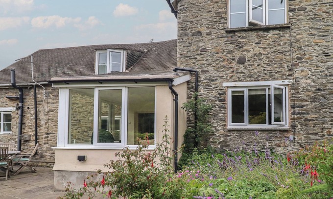 Pontfadog Cabaña | HAFOD, pet friendly, character holiday cottage in Chirk