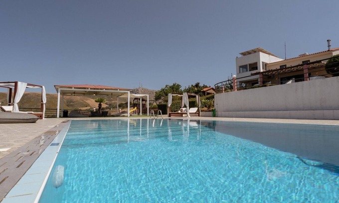 Somatas Villa | Halepa Hill! Magnífica villa de 4 dormitorios, con impresionantes vistas y piscina!