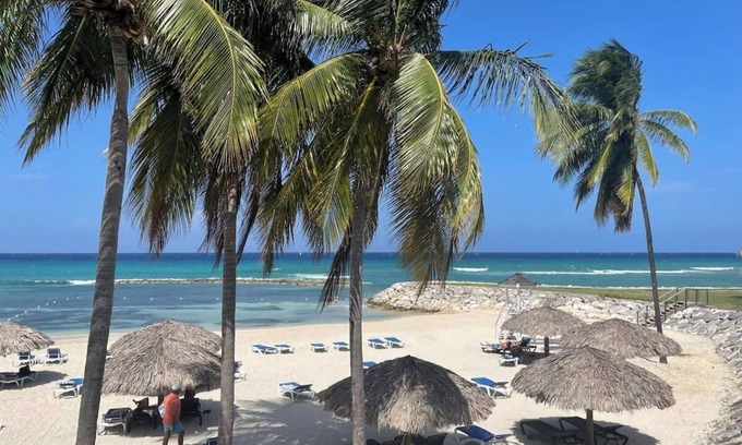 Montego Bay Villa | Half Hill All