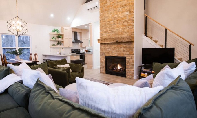 Gills Rock Casa | Halvø Home - Ellison Bay Custom Home 4 bedrooms 2 bath on private wooded lot