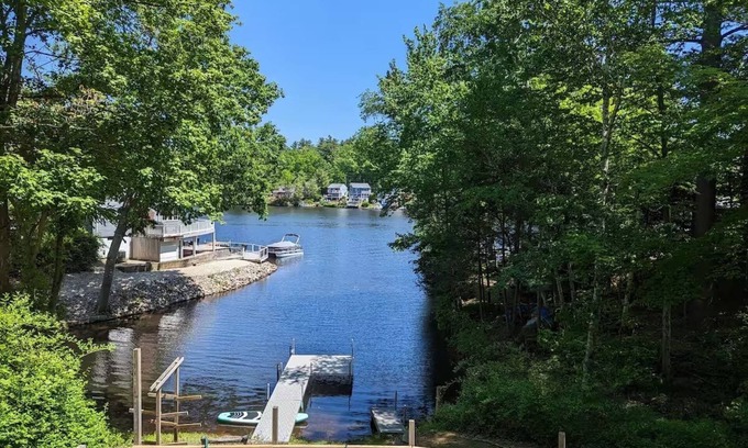 Stafford Cabaña | Hamilton Cottage: Cozy Lakefront A-Frame
