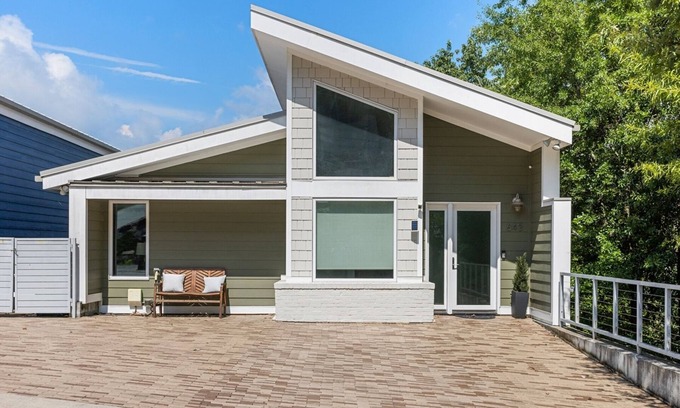 Northside Casa | Hamilton Villa | Walk to Downtown | 3 Bed 3 Bath