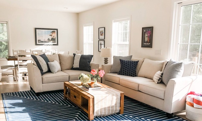 Hampton Bays Casa | Hampton Bays luxury retreat with heated pool, steps from the Beach! Pet friendly