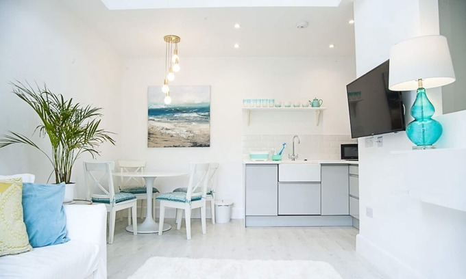 East Molesey Apartamento | Hampton Court Lodge - Hermoso apartamento de 2 plantas a 10 minutos a pie del palacio