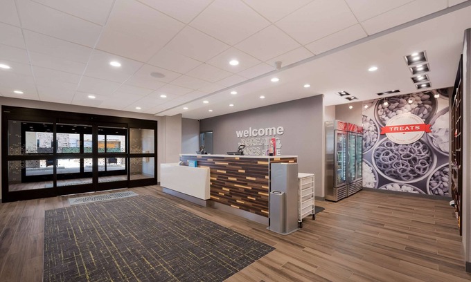 Southfield Hotel | Hampton Inn Detroit Southfield