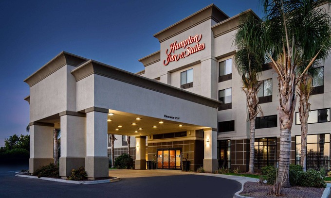 Bakersfield Hotel | Hampton Inn & Suites Bakersfield/Hwy 58, CA
