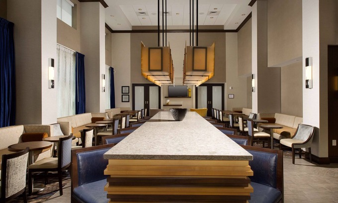 Falls Church Hotel | Hampton Inn & Suites Falls Church