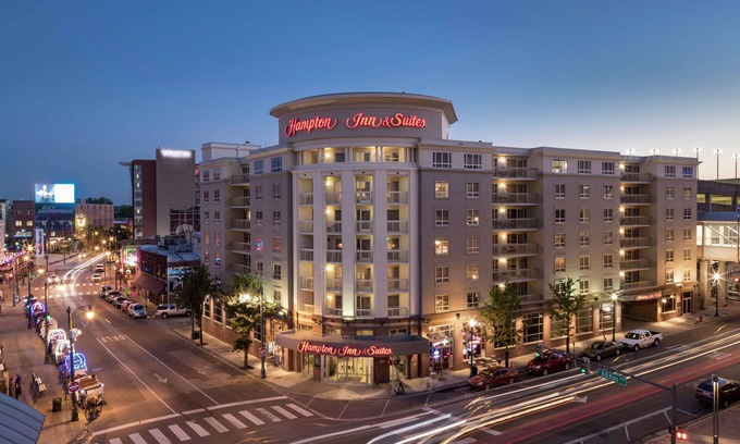 Downtown Memphis Hotel | Hampton Inn & Suites Memphis-Beale Street