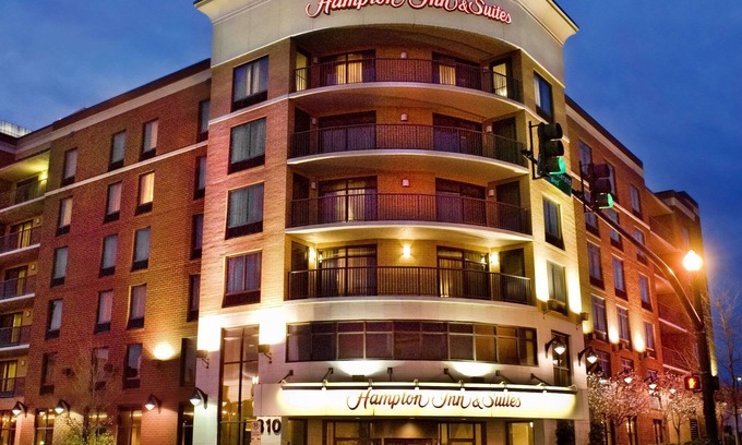 Sobro Hotel | Hampton Inn & Suites Nashville Downtown