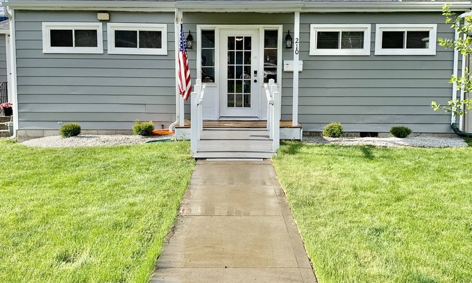 Port Clinton Casa | HANDICAP ACCESSIBLE 3BR HOME IN DOWNTOWN PC