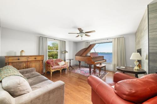 Waupoos Casa | Happiness Haven: Waterfront PEC House