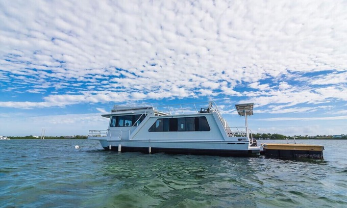 New Town Alquiler De Eote | Happy’s Houseboat Key West