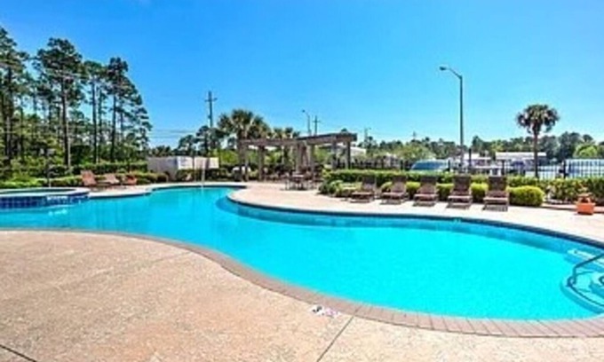 Gulf Park Estates Condominio | Harbor Landing - Water Views! Pool & hot tub - 2be/2ba condo in Ocean Springs!