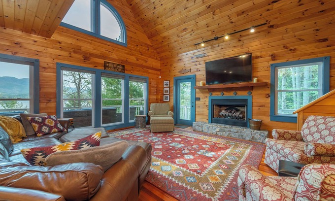 Marion Casa | Harborside Haven | Lakefront, Private Dock, Game Room & Mountain Views!