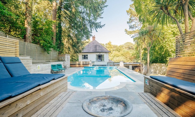 Canford Cliffs Casa | Harbour Escapes | Prestigious 5 bedroom House with Garden, Pool, Outdoor Kitchen