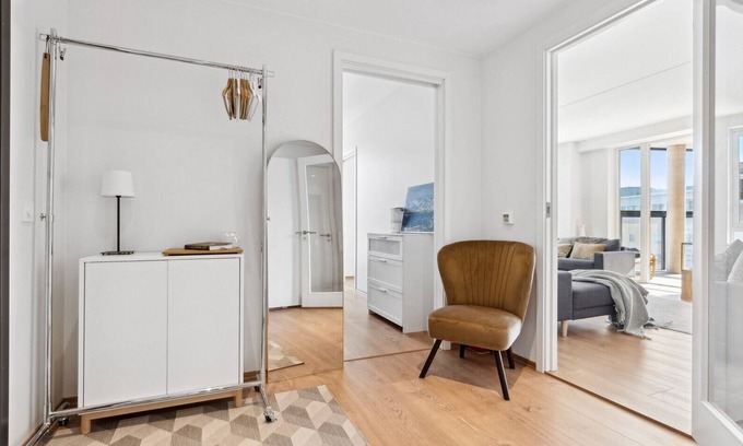 Bodo Apartamento | Harbour Promenade Strolls from our Super-central 2B Downtown Home