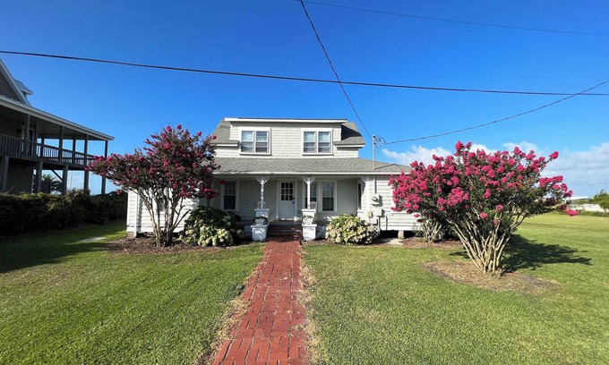Harkers Island Casa | Harkers Island Historic Waterfront Cottage Established 1912 Gracie’s Landing