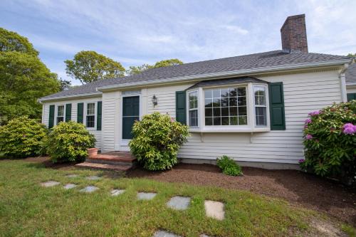 Harwich Port Casa | Harwich Getaway by Leavetown Vacations