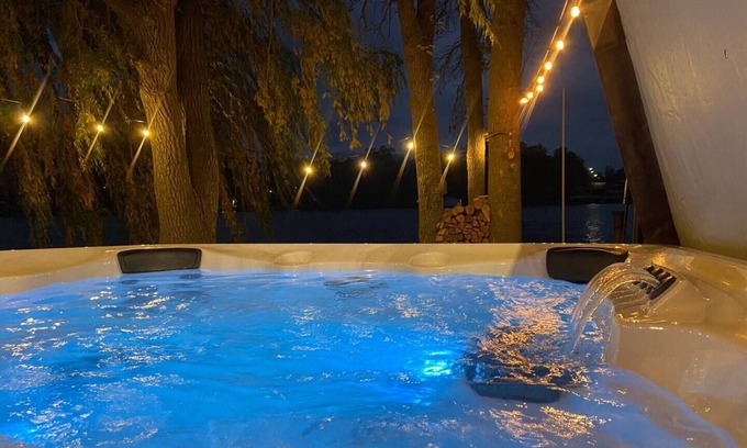 Hastings Cabaña | Hastings Waterfront Paradise Family Friendly Cottage~ HOT HUB~SALT SYSTEM~