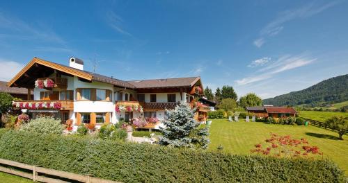 Ruhpolding Apartamento | Haus Jäger Ferienwohnungen mit Indoor-Pool inkl. Chiemgaukarte