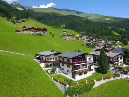 Vorderlanersbach Apartamento | Haus Panorama