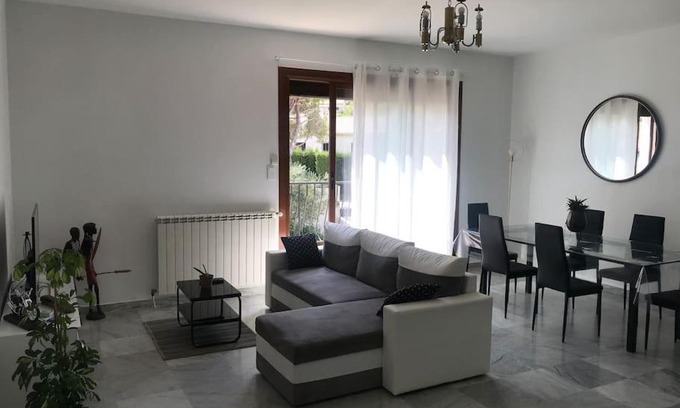 Carnoux-en-Provence Apartamento | Haut de maison tout confort avec jardin et balcons