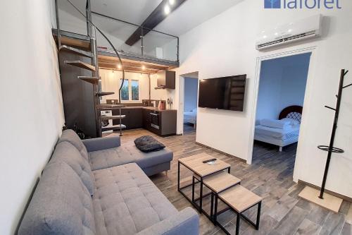 Pietrosella Apartamento | Haut de villa vue mer 3 pièces climatisé & wifi 4 à 6 personnes