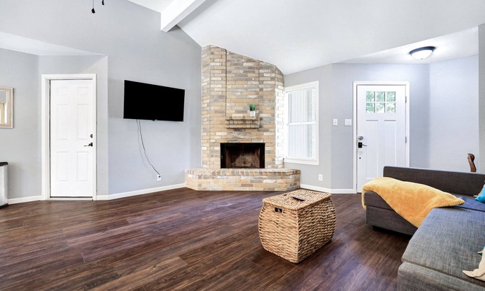 Live Oak Casa | Have the great stay you've always dreamed of in this 2BR 1 Bath home nestled in a quiet place