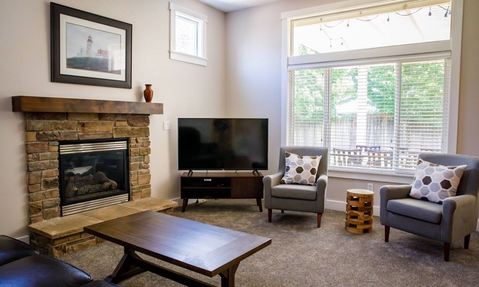 Meridian Casa | Haven House: Hot Tub, Walking Trails, Private Office